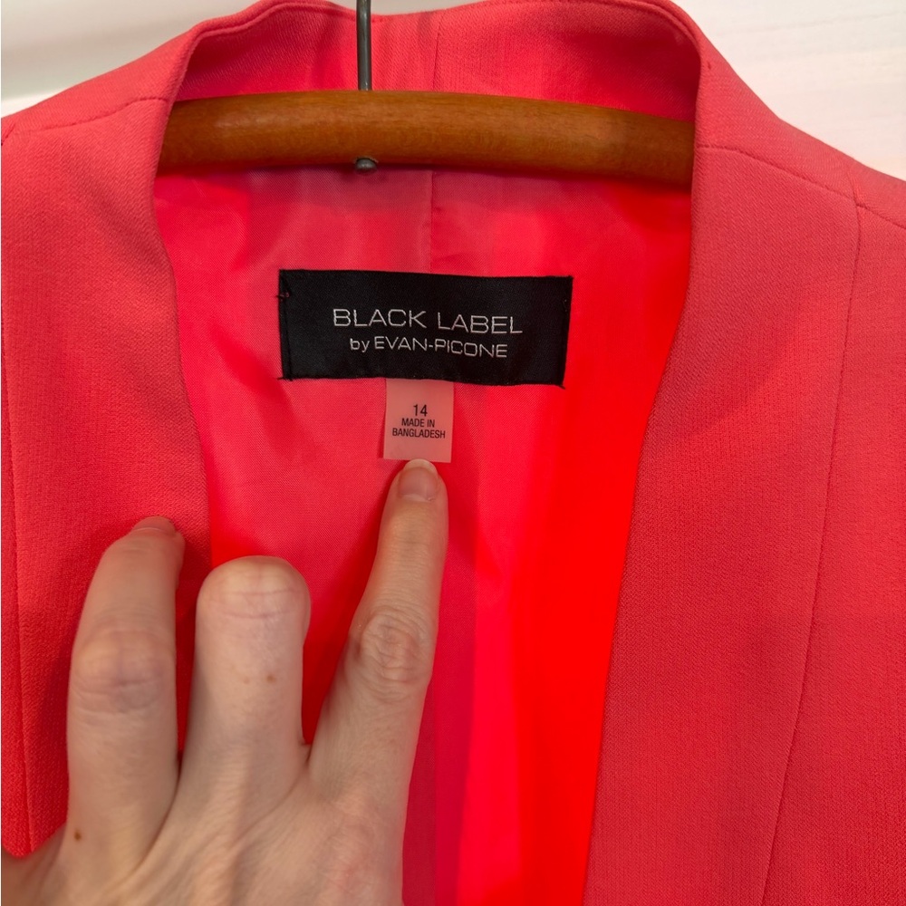 Evan Picone Women's Vibrant Red Blazer - Picture 3 of 3